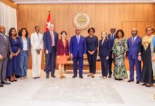 Le Président de l’Assemblée nationale échange avec une délégation du Congrès américain sur des enjeux cruciaux pour le Togo.