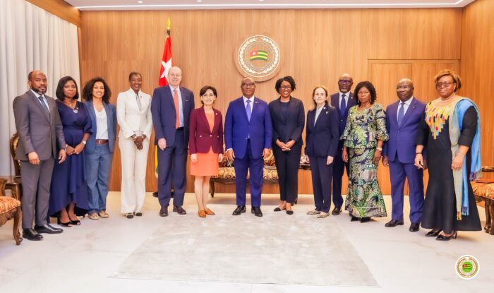 Le Président de l’Assemblée nationale échange avec une délégation du Congrès américain sur des enjeux cruciaux pour le Togo.