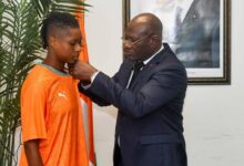Le football féminin ivoirien est à l’honneur. Habibou Ouédraogo, internationale ivoirienne, a été élevée au grade de Chevalier de l’Ordre du Mérite Sportif ivoirien lors d’une cérémonie officielle tenue le 28 janvier 2026.
