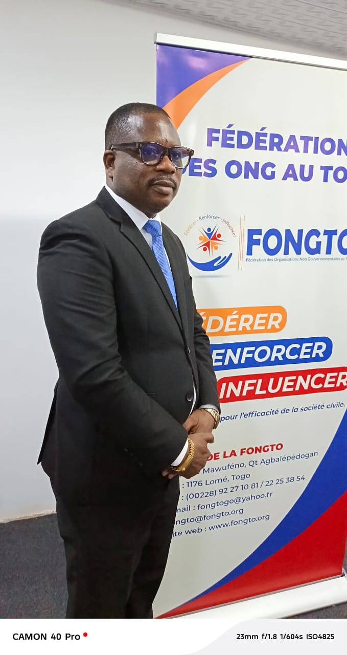Assistez à la passation de service de FONGTO avec Pascal Edoh Agbove, qui souligne continuité et innovation dans son mandat.