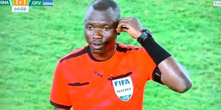 La CAF blanchit l’arbitre congolais Jean-Jacques Ndala après des semaines de controverses concernant la finale de la CAN 2025.