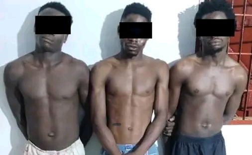 Trois présumés braqueurs de motos interpellés à Lomé lors d'une patrouille de nuit. Découvrez les détails de l'opération.
