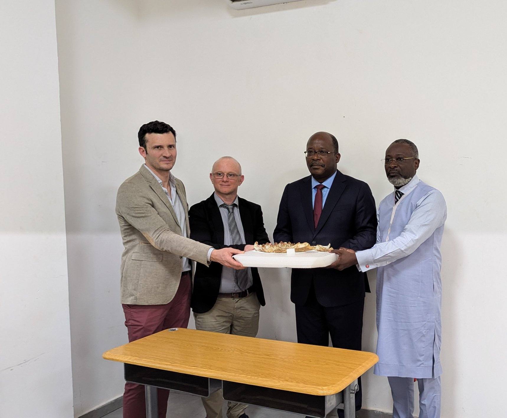 L'Université de Lomé inaugure une salle unique dédiée aux fossiles, dévoilant 2 milliards d'années d'histoire géologique.