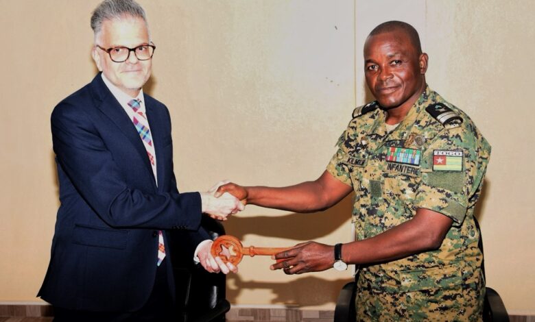 Les Forces armées togolaises se dotent d’un formateur de compétences pour renforcer la préparation opérationnelle et la cohésion.