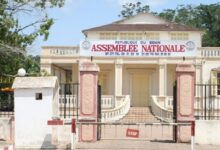 Joseph Djogbénou est élu président de la dixième législature au Bénin. Découvrez les membres du nouveau bureau parlementaire.