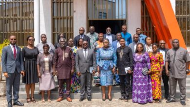 Le ministre Kouigan rencontre les organisations professionnelles de la presse pour un système médiatique fiable au Togo.