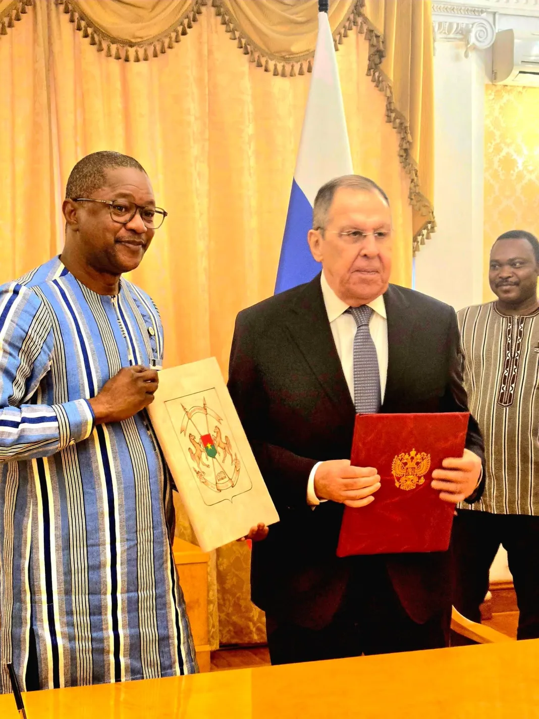Le Burkina Faso et la Fédération de Russie signent un accord cadre pour renforcer leur coopération bilatérale à Moscou.