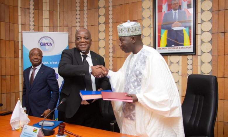 Le ministre Pacôme Adjourouvi du Togo prend officiellement la présidence de l'OHADA, symbolisant un nouveau départ pour l'organisation.