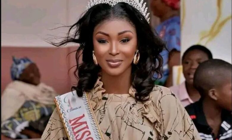 Miss Cameroun 2025 destituée par le Comica pour plusieurs manquements. Découvrez les raisons derrière cette décision rapide.