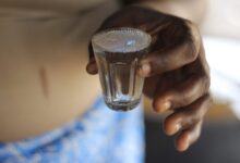 La destruction de 9 300 litres de boissons frelatées à Dapaong témoigne de l'engagement contre le trafic de produits impropres.