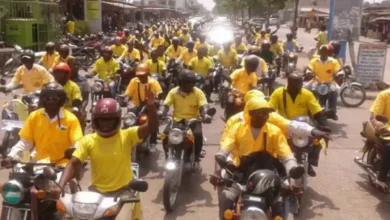 Cotonou introduit une carte professionnelle à QR code pour les conducteurs de taxi-moto et tricycles afin de moderniser le transport.