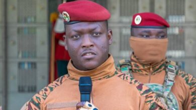 L’Assemblée législative de transition dissout tous les partis politiques au Burkina Faso, marquant un tournant majeur pour le pays.