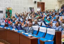 Découvrez comment les députés au Togo adoptent une nouvelle loi pour encadrer la microfinance, favorisant l'inclusion financière.