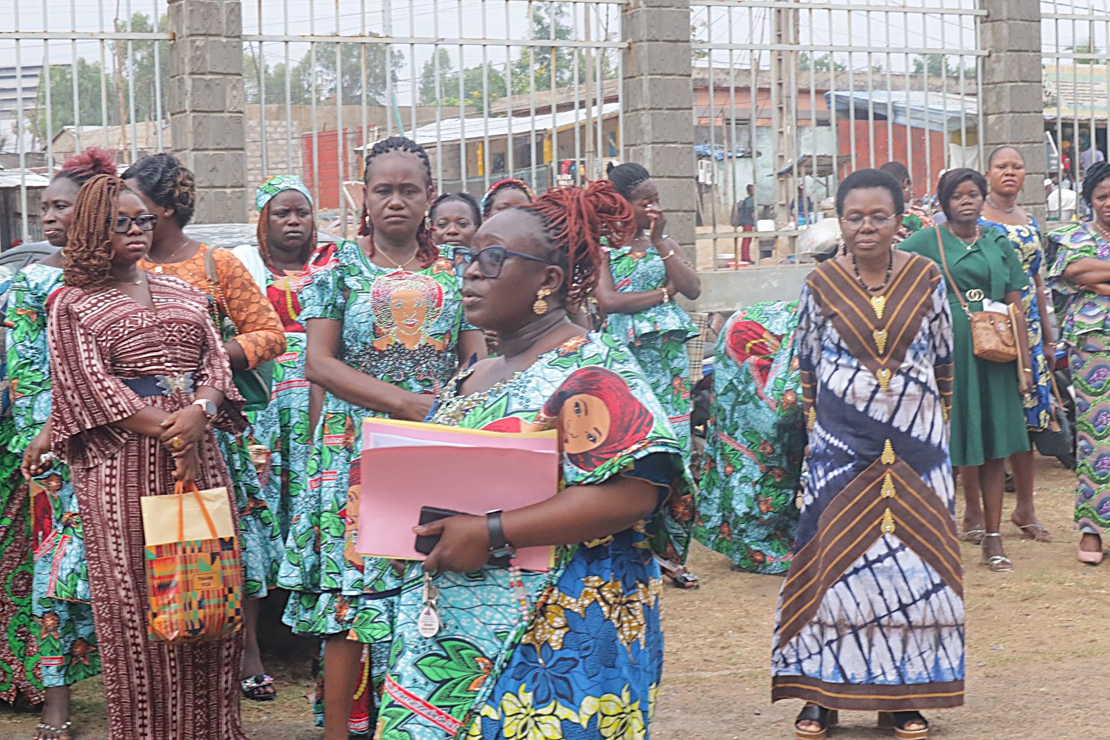 La Journée des droits des femmes à l'Université de Kara : une marche et des témoignages sur la sororité et le talent féminin.