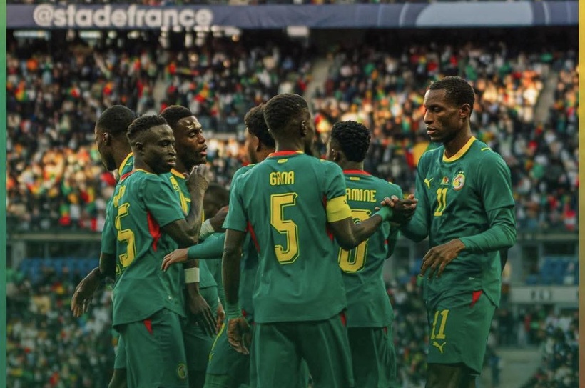 Le Sénégal célèbre son titre de la CAN avec une victoire de 2-0 contre le Pérou au Stade de France. Découvrez les moments forts.