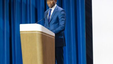 Benjamin Hounkpatin appelle à des financements locaux durables pour améliorer la santé en CEDEAO face à la baisse des aides.