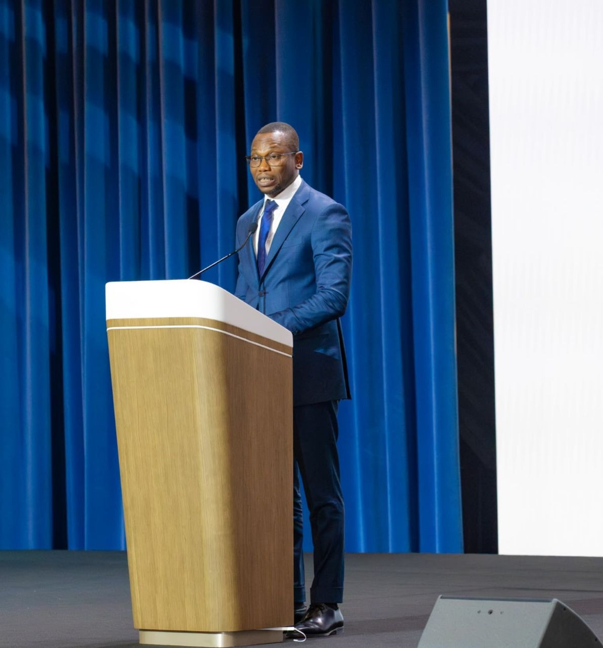 Benjamin Hounkpatin appelle à des financements locaux durables pour améliorer la santé en CEDEAO face à la baisse des aides.