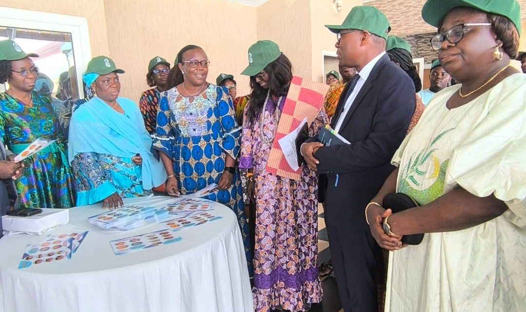 À l’occasion de la Journée internationale des droits des femmes, célébrée le 8 mars et tout au long du mois, la cellule focale Genre du ministère de la Santé, de l’Hygiène publique, de la Couverture sanitaire universelle et des Assurances a lancé une campagne de sensibilisation sur le cancer du sein et les lésions précancéreuses du col de l’utérus dans le district sanitaire d’Agoè-Nyvé.