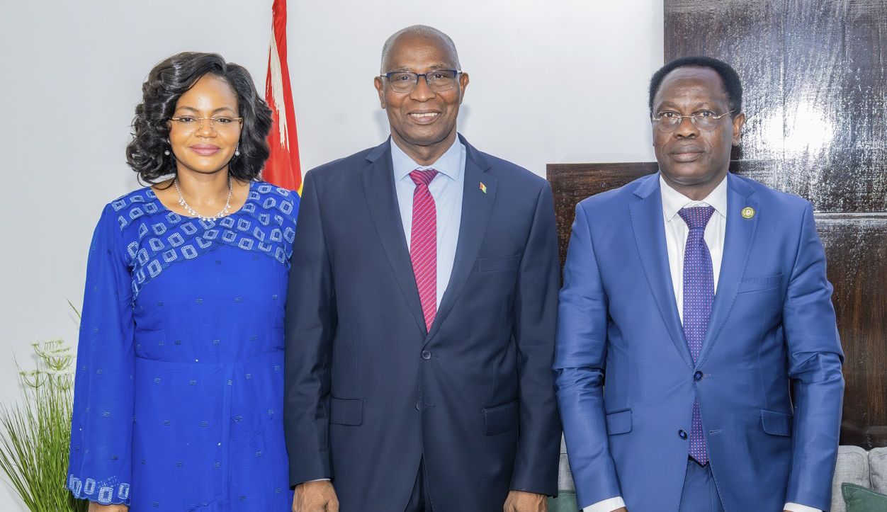 La coopération sanitaire régionale se renforce en Guinée avec la visite du directeur général de l’Organisation Ouest Africaine de la Santé, Melchior Athanase J. C. Aïssi.