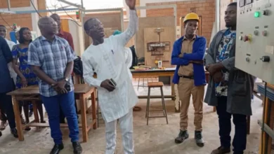 La visite de Mama Omorou au Lycée d’enseignement technique d’Aného-Glidji met en lumière l'enseignement technique et l'innovation.