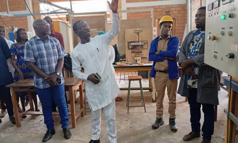 La visite de Mama Omorou au Lycée d’enseignement technique d’Aného-Glidji met en lumière l'enseignement technique et l'innovation.