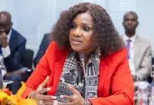 La ministre Sandra Ablamba Johnson apporte soutien et solidarité aux fidèles musulmans à Aného avec un don de vivres.