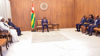 Komi Selom Klassou reçoit l’ambassadeur Mamadou Moustapha Loum pour renforcer la coopération entre le Togo et le Sénégal.