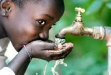 À l'occasion de la Journée mondiale de l'eau, des élèves font passer le message sur l'accès équitable à l'eau avec des sketchs.