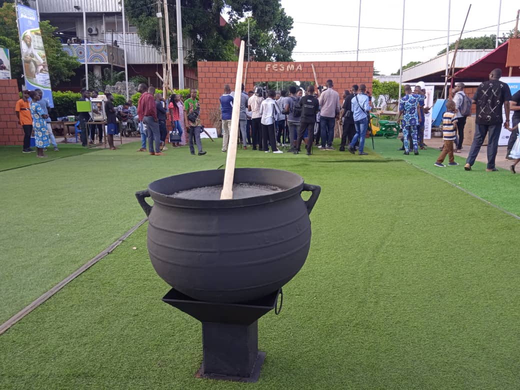 Du 12 au 16 août 2026, Lomé accueillera la 5e édition du FESMA. Découvrez les événements culinaires uniques de ce festival.