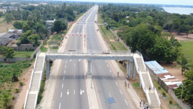 La RN2 réhabilitée apporte une nouvelle dynamique à la circulation entre Lomé et Aného, facilitant les échanges commerciaux.