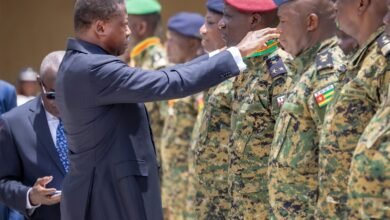 Faure Gnassingbé honore les forces de défense pour leur engagement au service de la nation lors d'une cérémonie significative.