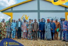 Yas Togo et la Fondation AXIAN inaugurent un bâtiment scolaire moderne au lycée de Pouda pour améliorer l'accès à l'éducation.