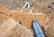 Le gouvernement togolais a franchi une étape majeure dans la modernisation de la gestion des infrastructures. Réuni en Conseil des ministres le 1er avril 2026, il a examiné la mise en place du Guichet unique de cartographie des infrastructures et le déploiement du réseau national de correction centimétrique (CENTIPOS), présentés par le ministre de l’efficacité du service public et de la transformation numérique.