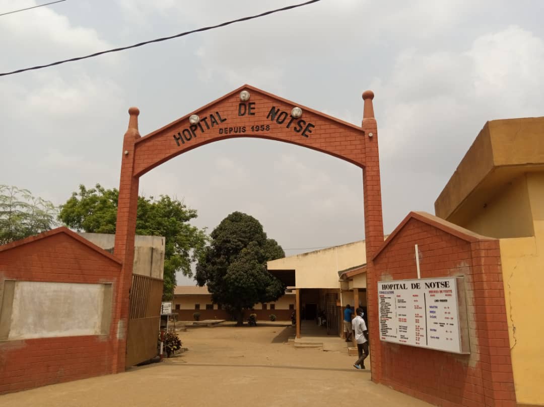  L’Institut national d’assurance maladie, dans le cadre du déploiement de l’Assurance maladie universelle (AMU), poursuit le renforcement de ses services de proximité avec l’ouverture d’un nouveau bureau au Centre Hospitalier Préfectoral de Notsè, opérationnel depuis le 1er avril 2026.