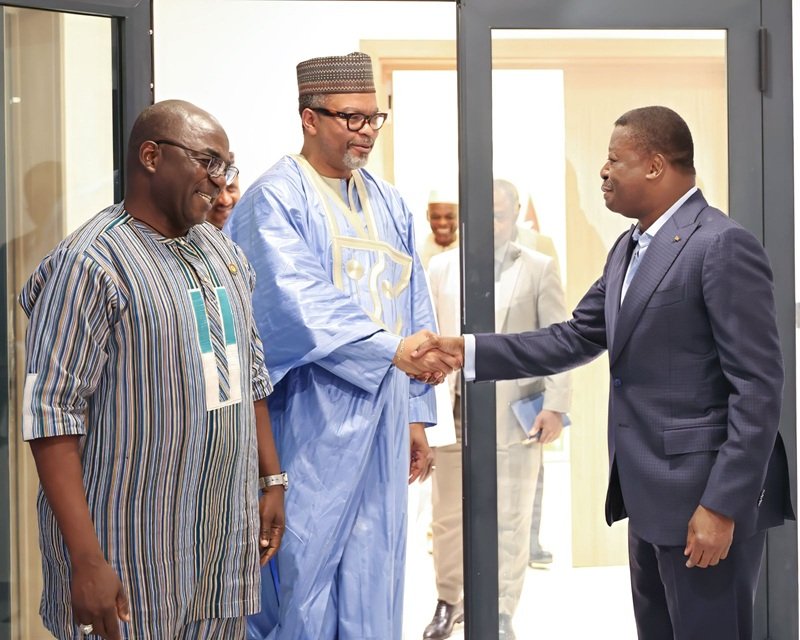Le Faure Essozimna Gnassingbé renforce sa diplomatie de paix au Sahel avec des experts africains lors d'une rencontre à Lomé.