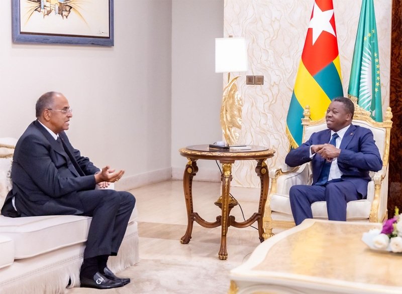 Faure Gnassingbé reçoit Patrick Achi à Lomé pour renforcer les relations entre Togo et Côte d’Ivoire lors de l'ouverture parlementaire.