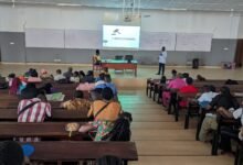 À l'Université de Lomé, les étudiants de licence sont sensibilisés à la lutte contre la corruption dans le cadre d'une initiative éducative.