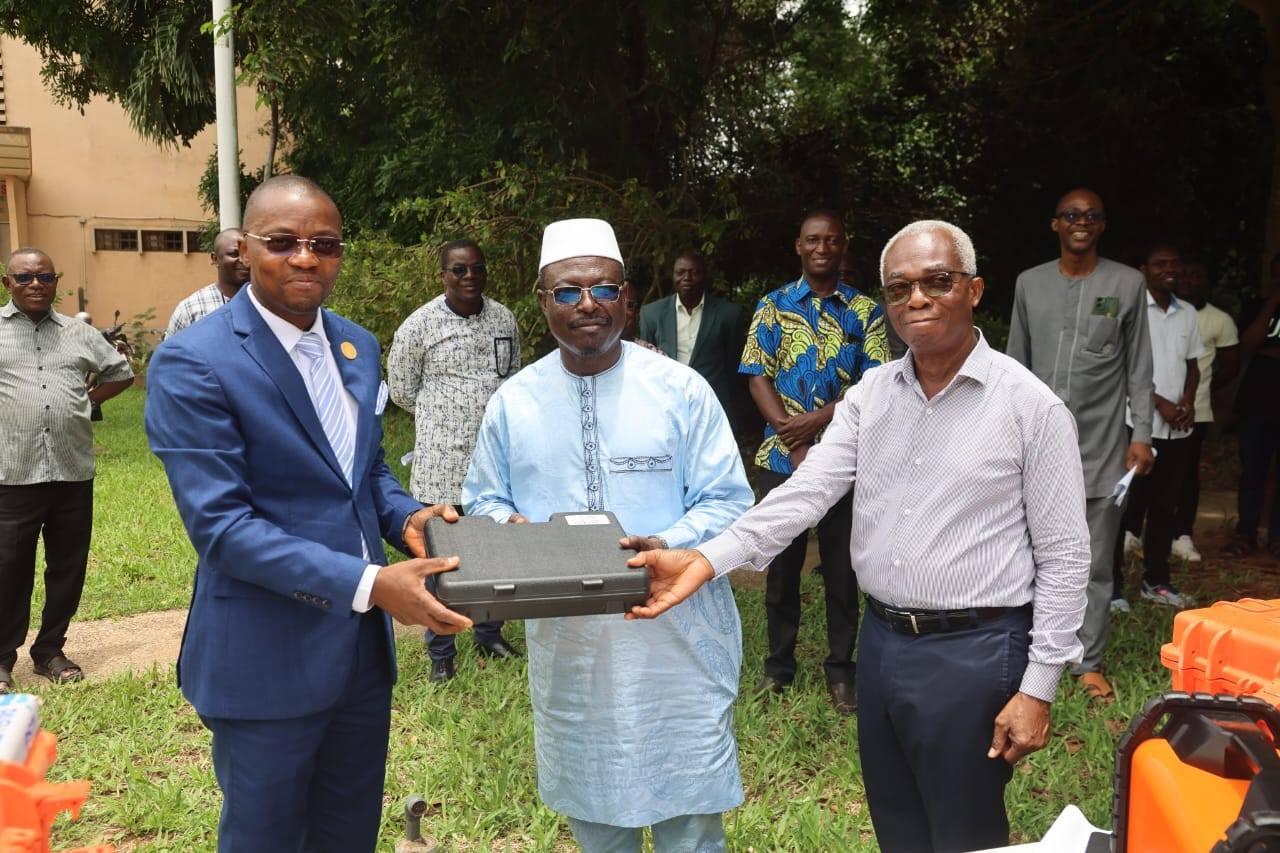 L’Université de Lomé renforce ses capacités avec des équipements modernes. En savoir plus sur la recherche en géologie.