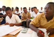 La Direction des examens et concours a rendu public le calendrier officiel des examens à grand tirage 2026 en Côte d’Ivoire, précisant les différentes phases des épreuves ainsi que les dates de proclamation des résultats pour le CEPE, le BEPC et le baccalauréat.