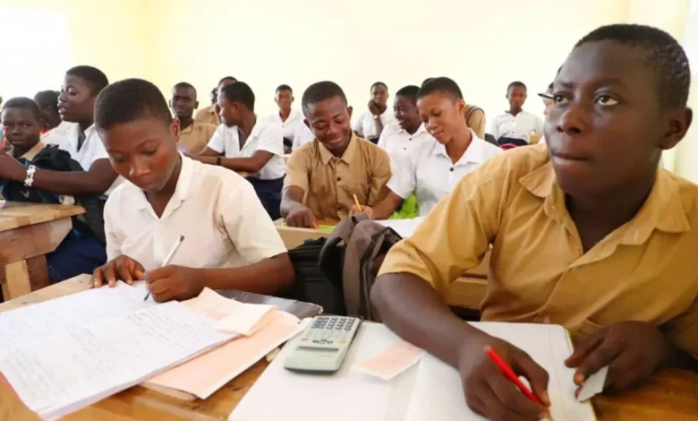La Direction des examens et concours a rendu public le calendrier officiel des examens à grand tirage 2026 en Côte d’Ivoire, précisant les différentes phases des épreuves ainsi que les dates de proclamation des résultats pour le CEPE, le BEPC et le baccalauréat.