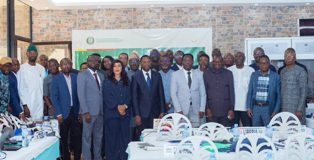 Une nouvelle étape est franchie dans la lutte contre le paludisme en Afrique de l’Ouest. Le 31 mars 2026, à Conakry, le directeur général de l’Organisation Ouest Africaine de la Santé, Melchior Athanase Joël Codjovi Aïssi, a lancé un atelier régional consacré à l’élaboration d’un cadre stratégique d’élimination du paludisme dans l’espace CEDEAO.