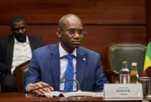 Tensions au Mali après une attaque contre la résidence du ministre de la Défense. Incertitudes sur son sort après l'explosion.