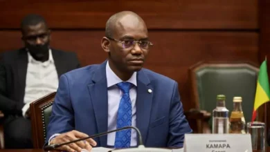 Tensions au Mali après une attaque contre la résidence du ministre de la Défense. Incertitudes sur son sort après l'explosion.