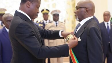 Le Président Jean-Lucien Savi de Tové et la reconnaissance nationale : Grand-Croix de l’Ordre du Mono décernée au Togo.