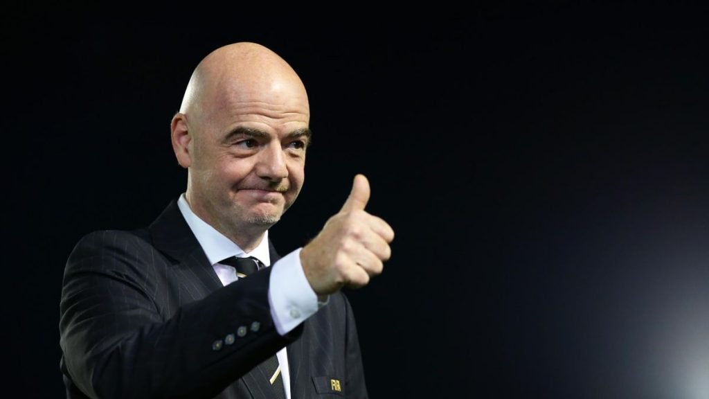 L'ASCK reçoit les félicitations de Gianni Infantino pour son titre de champion. Découvrez cette performance historique.