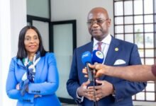 Le Président Faure Gnassingbé discute avec George Elombi des opportunités d’investissement au Togo et des projets de transformation.