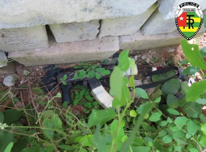 Un braqueur abattu lors d'une attaque armée à Djagblé. Découvrez les détails de cet incident survenu le 11 mai 2026.
