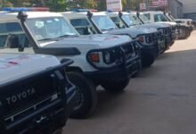 L’OOAS remet 10 ambulances et équipements médicaux à la Gambie pour renforcer le système de santé du pays.