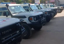 L’OOAS remet 10 ambulances et équipements médicaux à la Gambie pour renforcer le système de santé du pays.