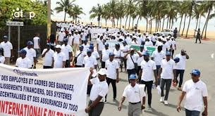 Les syndicats du secteur financier au Togo demandent la fin des contrats d’intérim pour améliorer la précarité de l’emploi.